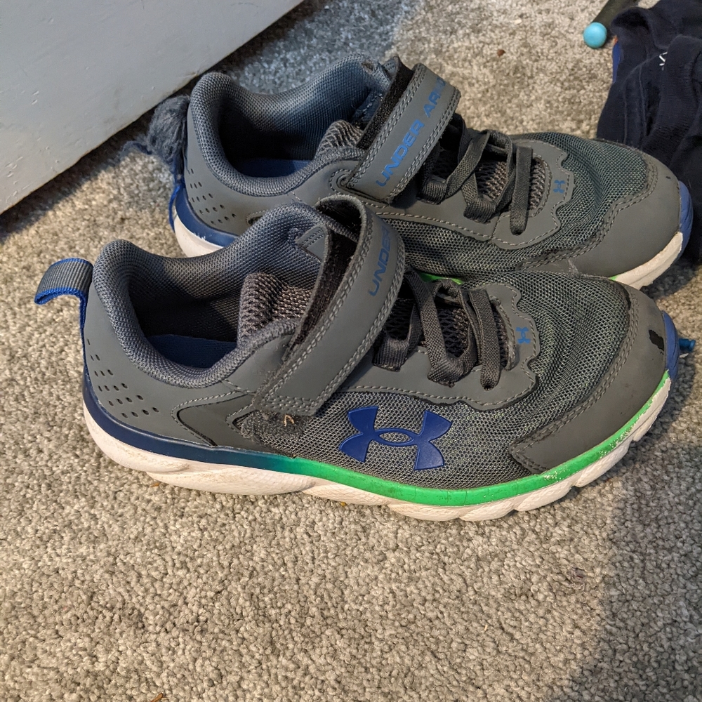 Under armour 2y shoes
